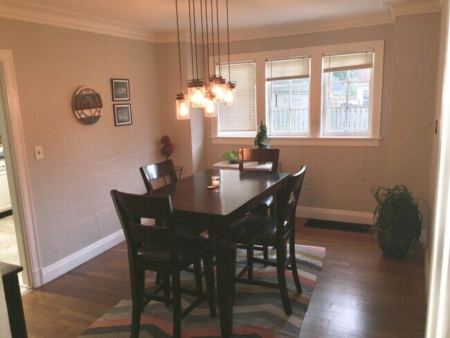 Building Photo - 2230 Riverside Dr NE