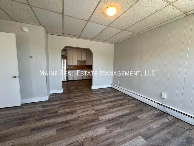 Building Photo - 172 College Ave