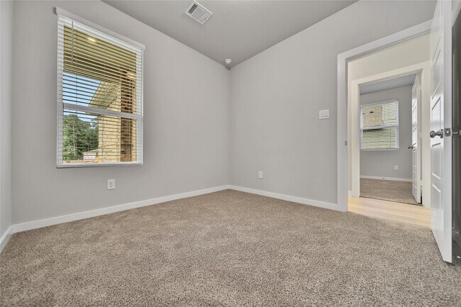 Building Photo - 6609 Lahna Oak Dr