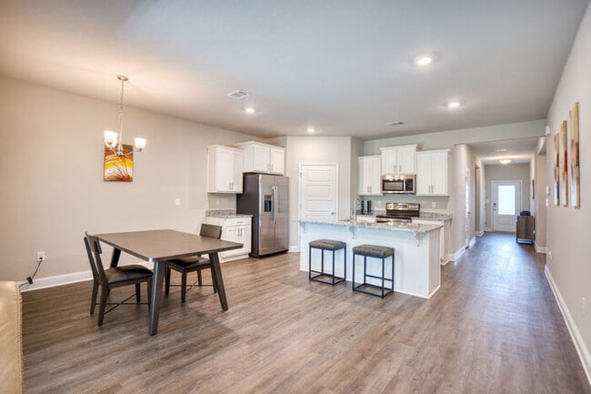 Building Photo - 5458 Leeds Ln