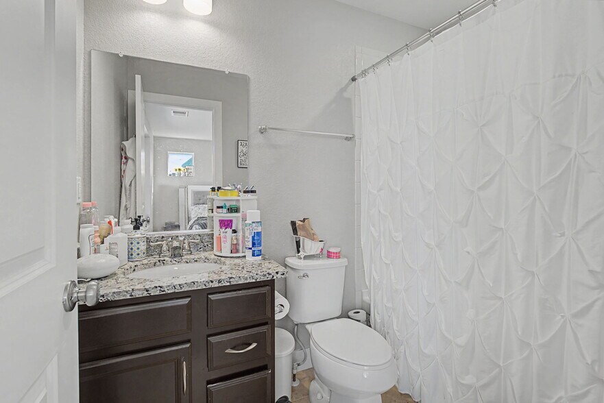 Building Photo - 2102 Summerlin Ln