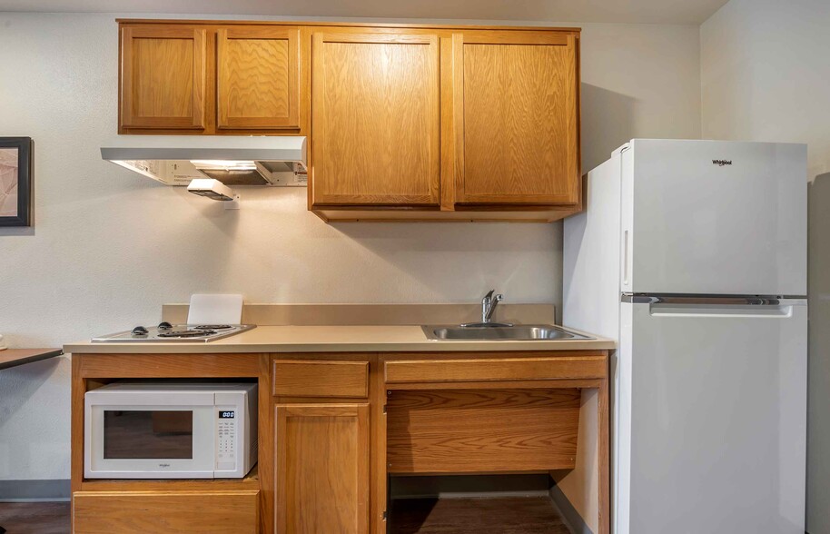 Building Photo - Furnished Studio-Minneapolis - Fridley