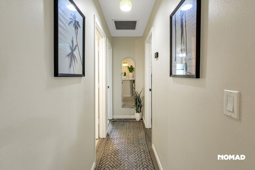 Building Photo - 4093 NW Cinnamon Tree Cir