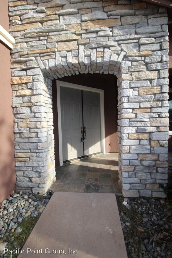 Building Photo - 5 br, 2.5 bath House - 2731 Zinfandel Ct