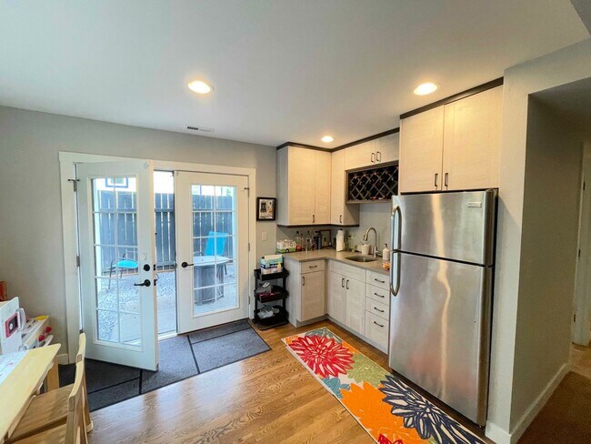 Building Photo - Spacious Corner-Lot Home 4 bed 3 bath – Green Lake, Seattle, WA