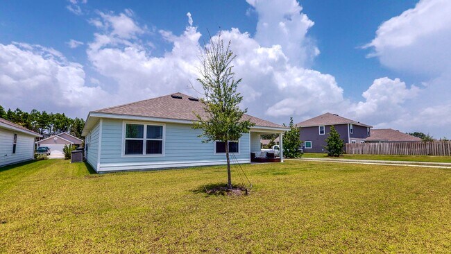 Building Photo - Coming Soon! 4 bed 2 bath home located in Hammock Bay!