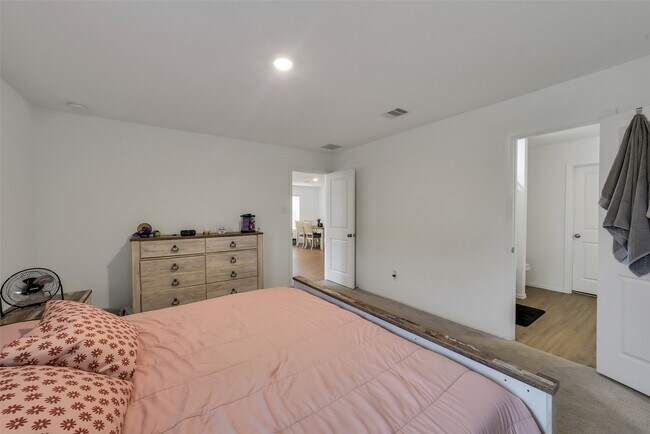 Building Photo - 27110 Breakaway Ln