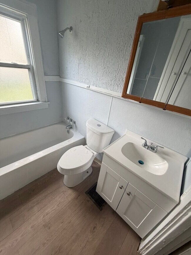 Building Photo - 12706 Parkhill Ave