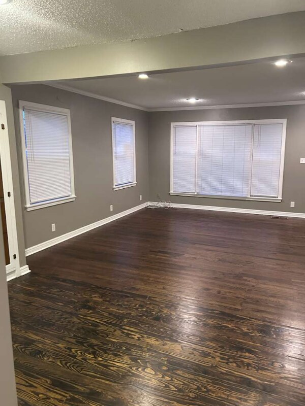 Building Photo - 215 W 89th St