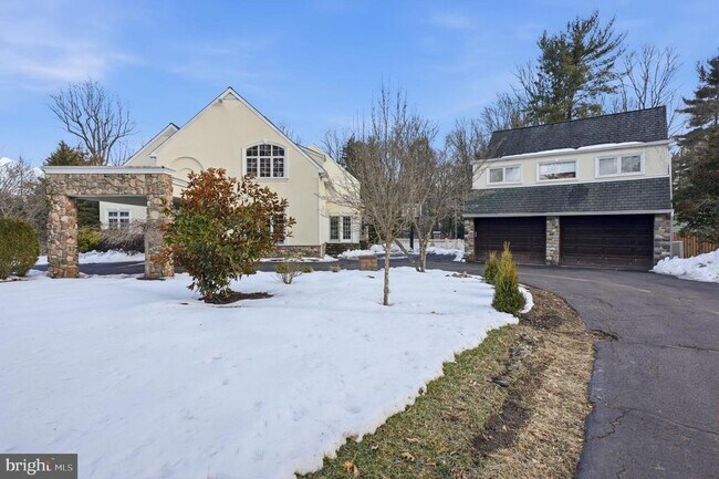 Building Photo - 244 Mathers Rd