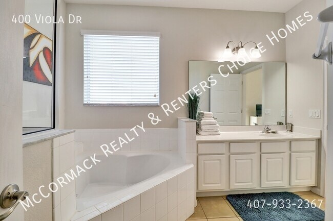 Building Photo - 400 Viola Dr