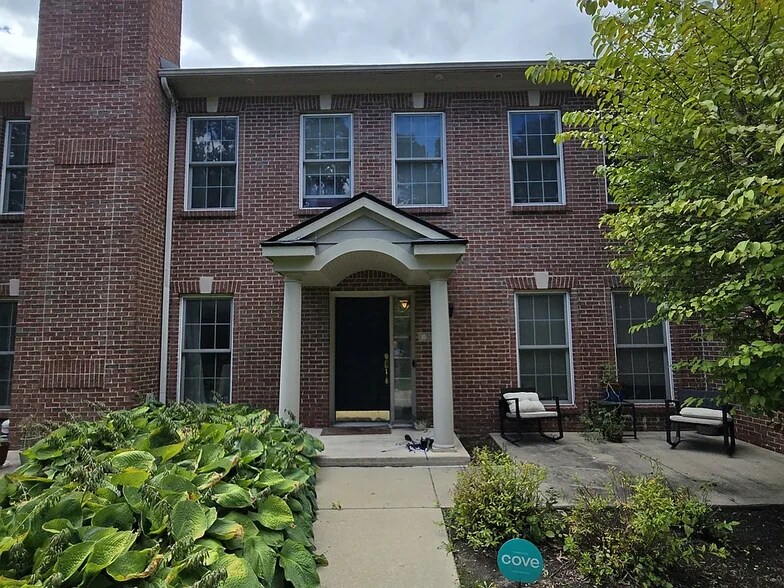 Primary Photo - 5647 Hampshire Ln