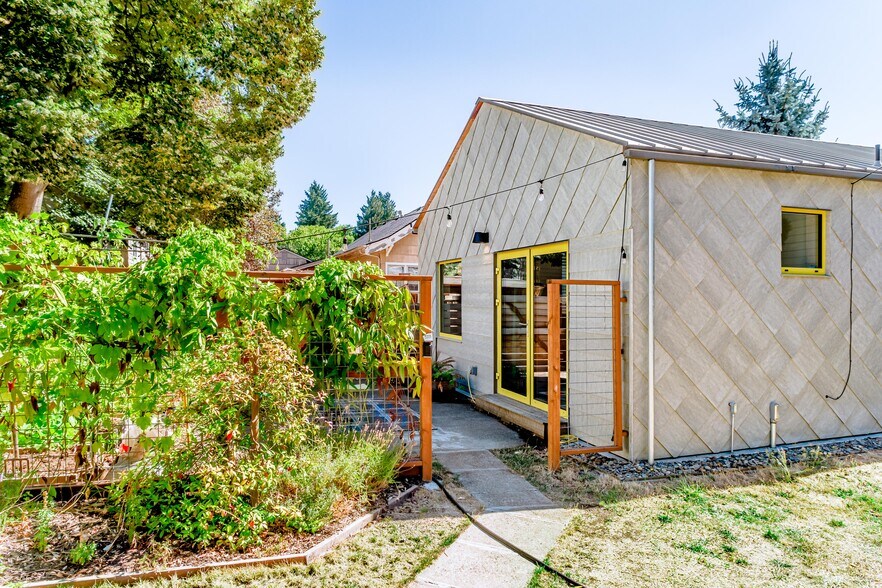 Building Photo - 8020 N Hurst Ave