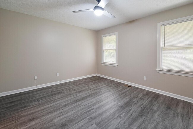 Building Photo - 4071 Hidden Hollow Dr