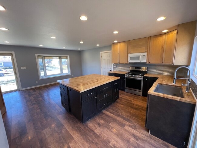 Building Photo - 144 Monterey Dr