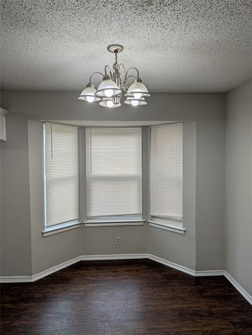 Building Photo - 1909 Willow Vale Dr