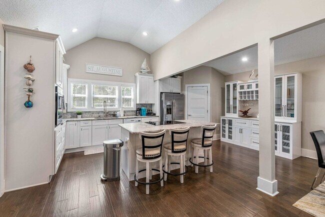 Building Photo - 76 Sanford St