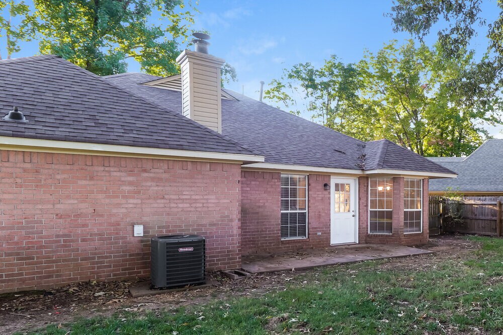 Building Photo - 3920 Pecan Trace Cove