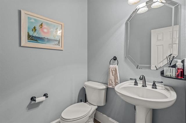 Building Photo - 2433 Mallard Dr