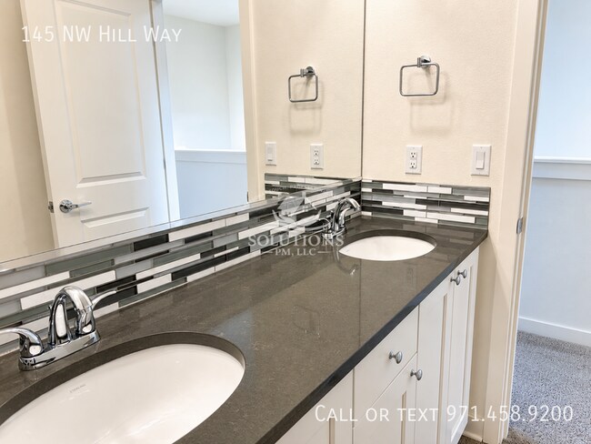 Building Photo - 145 NW Hill Way