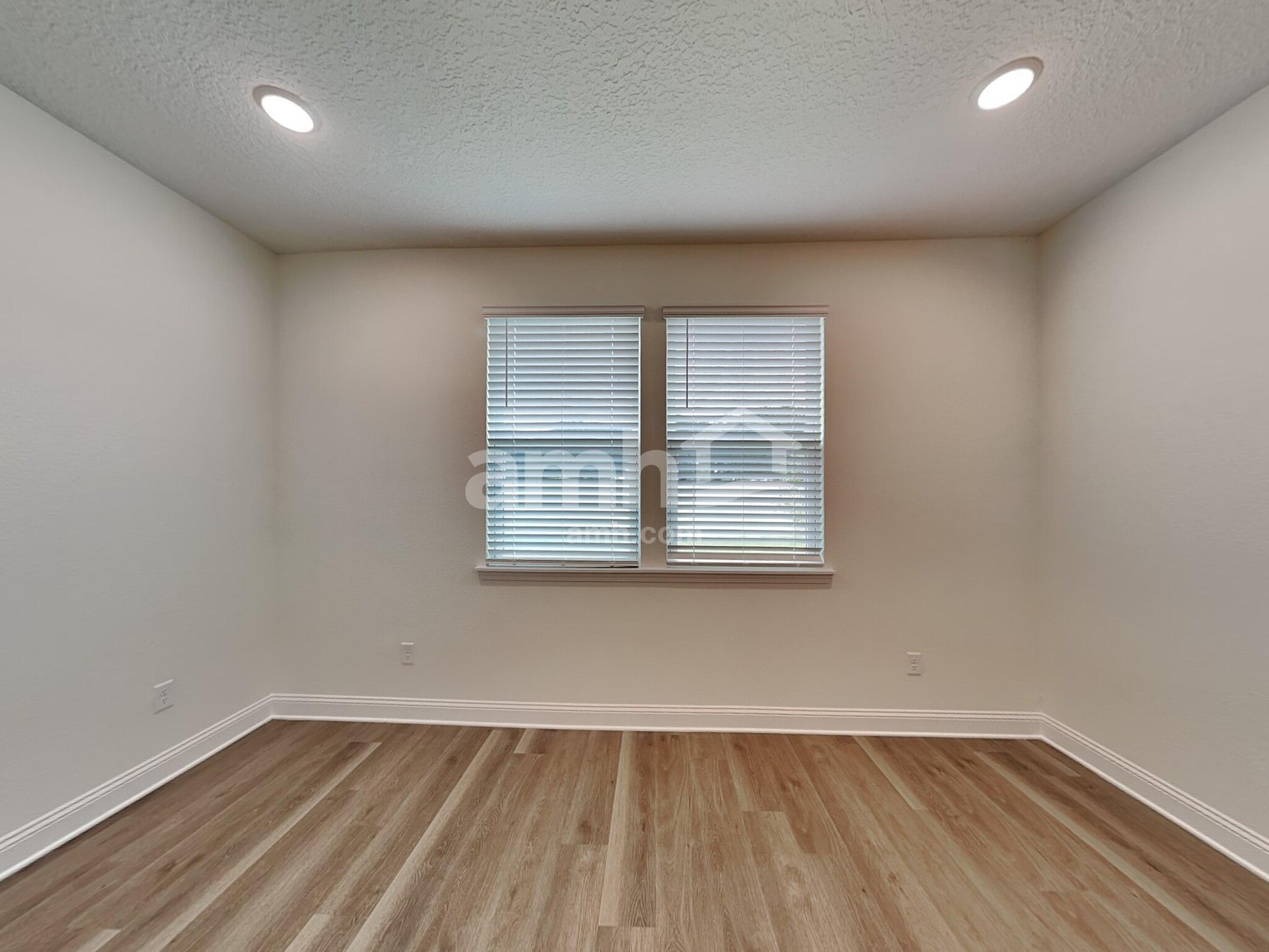 Building Photo - 11661 Hillside Dr