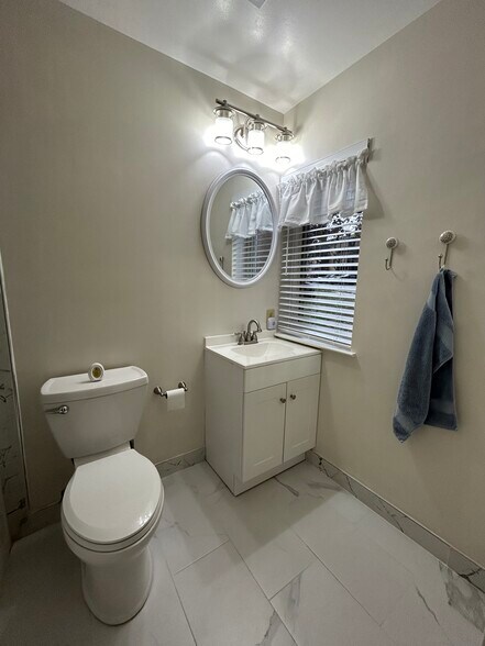 Building Photo - 4003 Eastview Ln