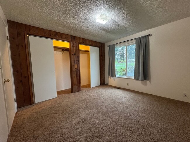 Building Photo - Large, fenced, sunny yard. 3/1.5 in  Azalea Hill location in McKinleyville