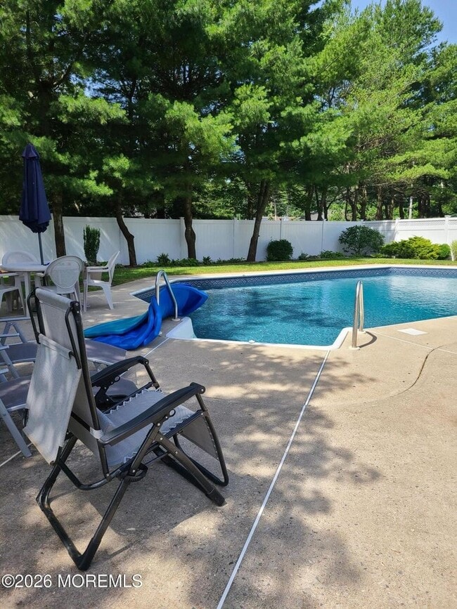 Building Photo - 3BR Toms River Home with Pool and Fenced Yard