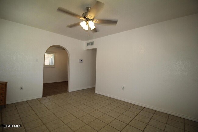 Building Photo - 2529 Jackson Ave