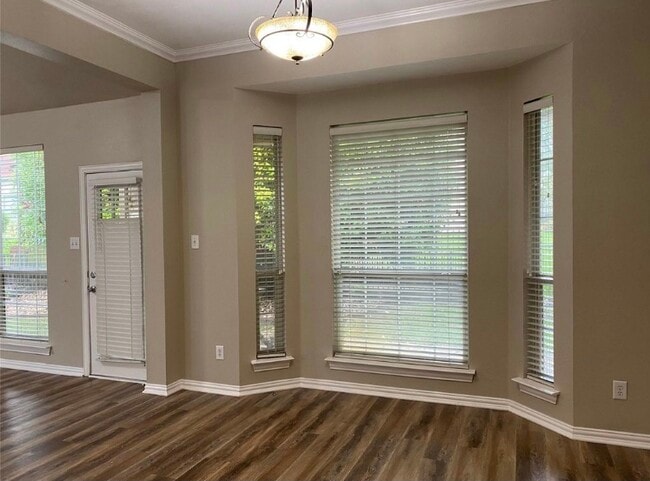 Building Photo - 3011 Bayside Dr