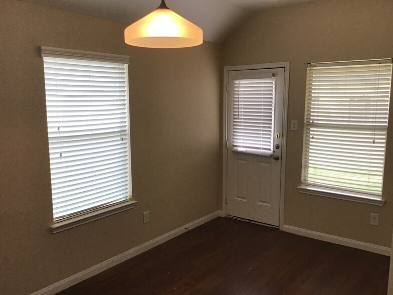 Building Photo - 21507 Donata Cir
