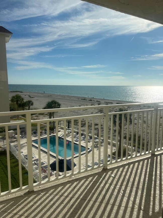 Building Photo - NEW PRICE! 2BD/2BA with Detached Carport on Venice Island!