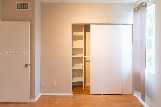 Building Photo - 16749 Hemingway Dr