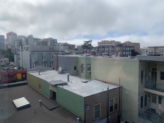 Building Photo - 1670 Clay St