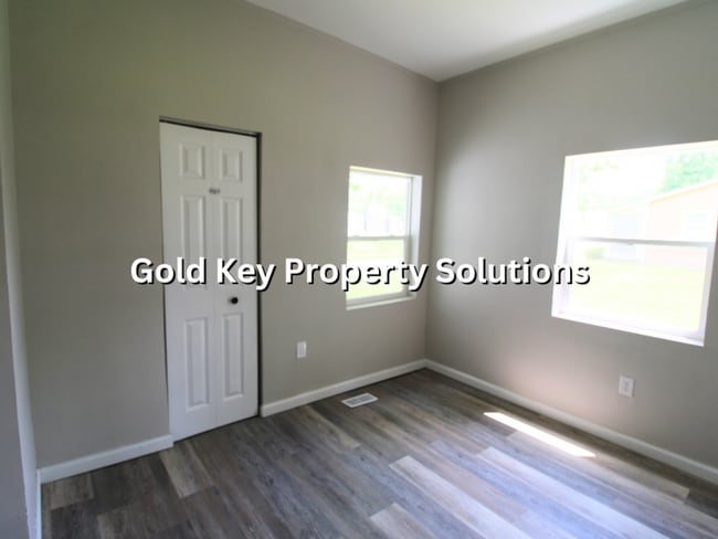 Building Photo - Nicely updated 3 BR 1 BA House with Covered Front Porch and Central Air (SECTION 8 APPROVED)