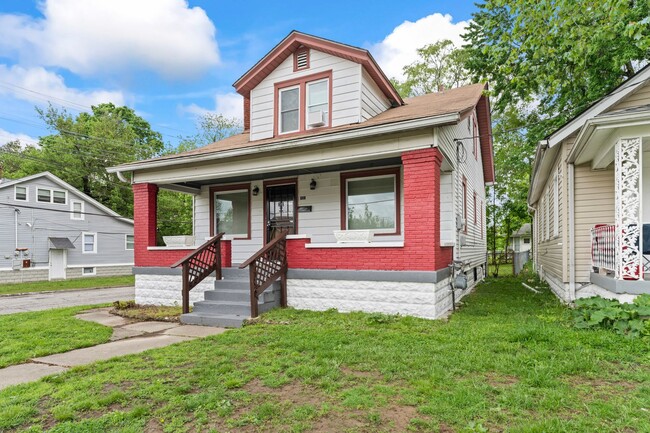 Building Photo - Welcome home to this Westend Beauty!