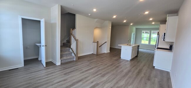 Building Photo - 268 Talucci Dr