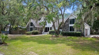 Building Photo - Available 6/15. Stunning, Fully-Rennovated...
