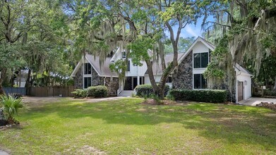Building Photo - Available 6/15. Stunning, Fully-Rennovated...