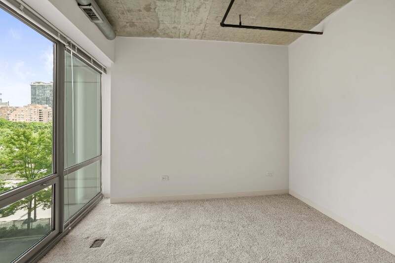 Building Photo - 910 S Clark St