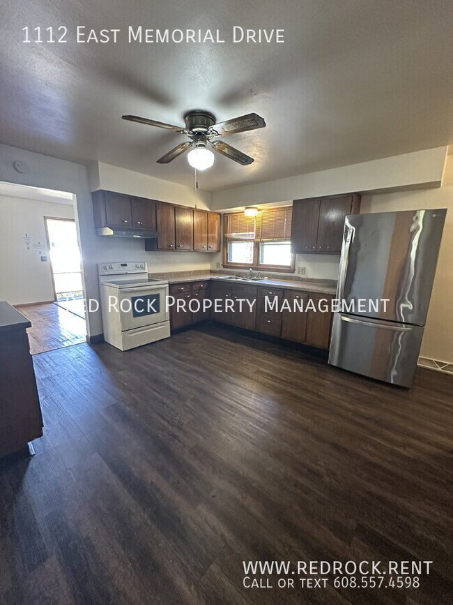 Building Photo - 1112 E Memorial Dr