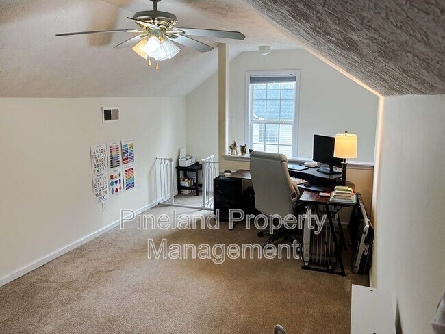 Building Photo - 7704 Redwood Ave