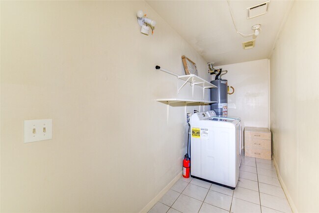 Building Photo - 2927 Great Lakes Ave