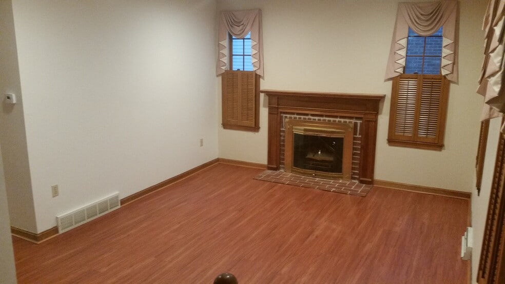 Building Photo - 720 Wellman Ave