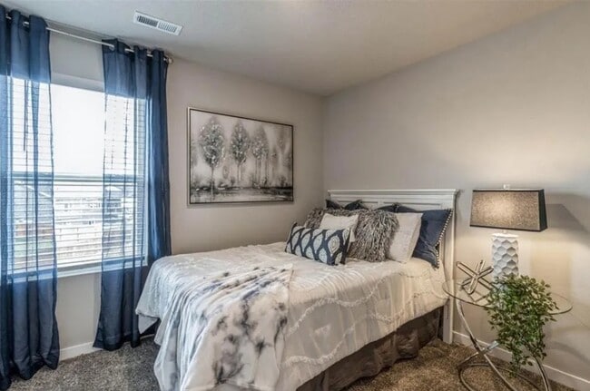 Building Photo - 259 NW Charlestown Ln