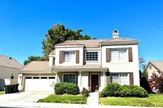 Building Photo - Beautiful 4 Bedroom, 2.5 Bath Single Famil...