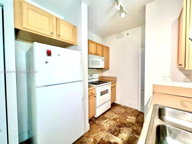 Building Photo - 6001 SW 70th St