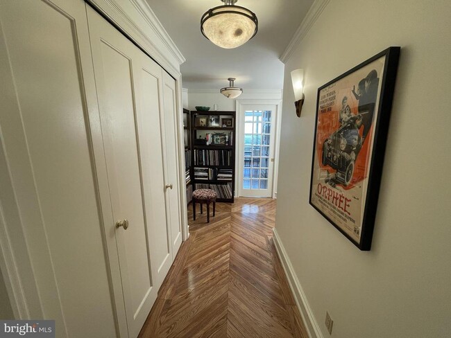 Building Photo - 2020 Walnut St