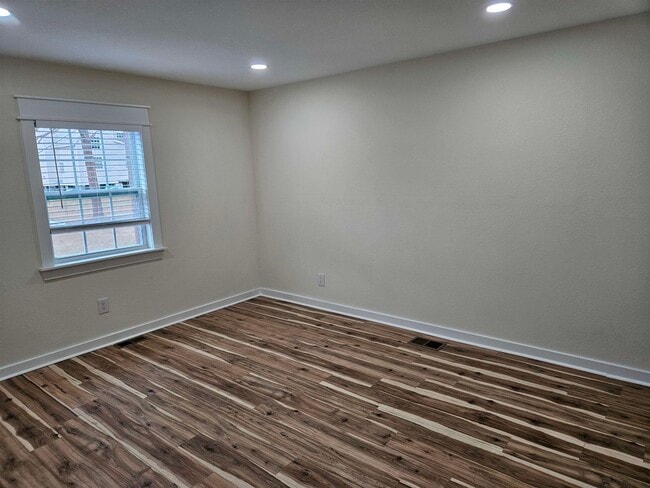 Building Photo - 5950 Blountstown Hwy