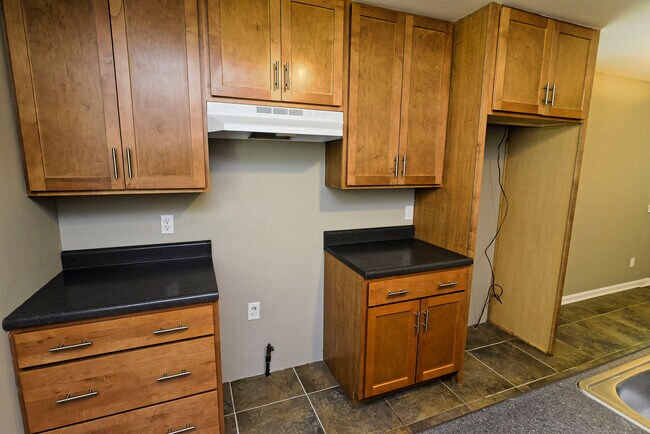 Building Photo - 2635 Netherton Dr